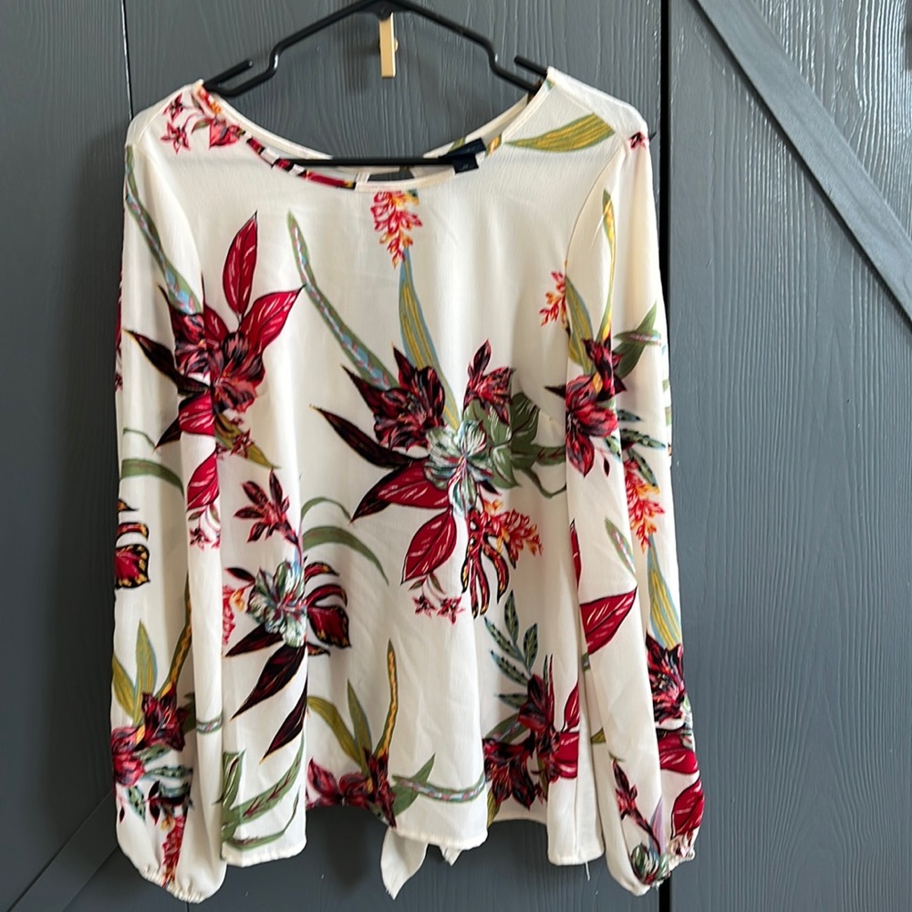 Daytrip floral open back blouse
